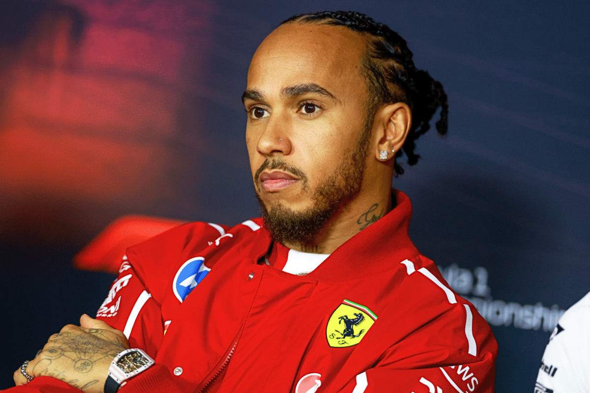 Hamilton tem choque de realidade na estreia pela Ferrari: “Estava no fundo do poço”